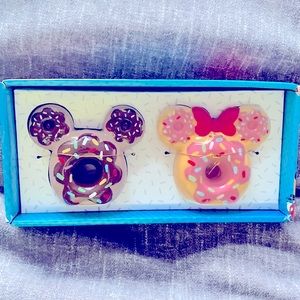 Brand New Disney Mickey & Minnie Donut Salt & Pepper Shakers